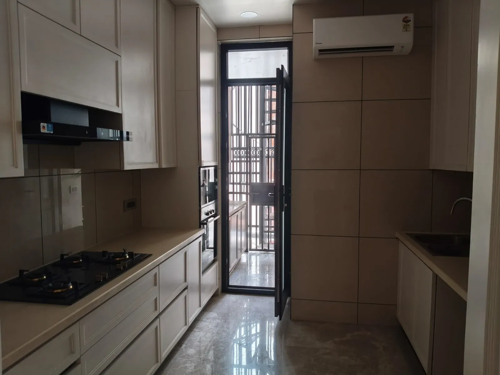 3 BHK Flat/Apartment For Rent In Defence Colony, South Delhi