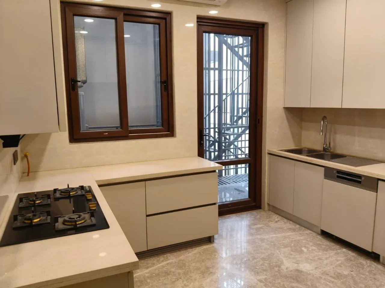 4 BHK 1st Floor Apartment In Defence Colony